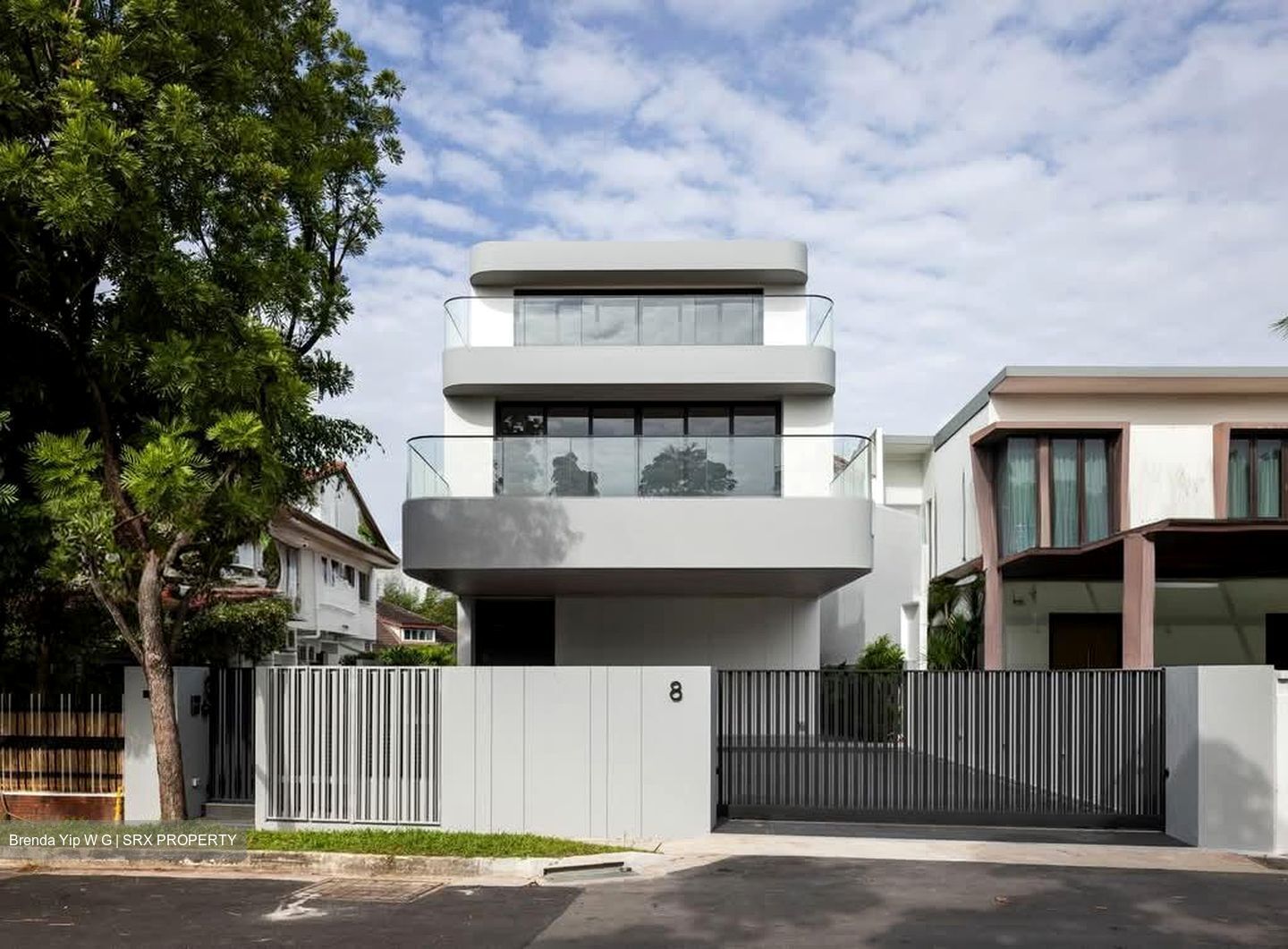 First Avenue (D10), Detached #562133501